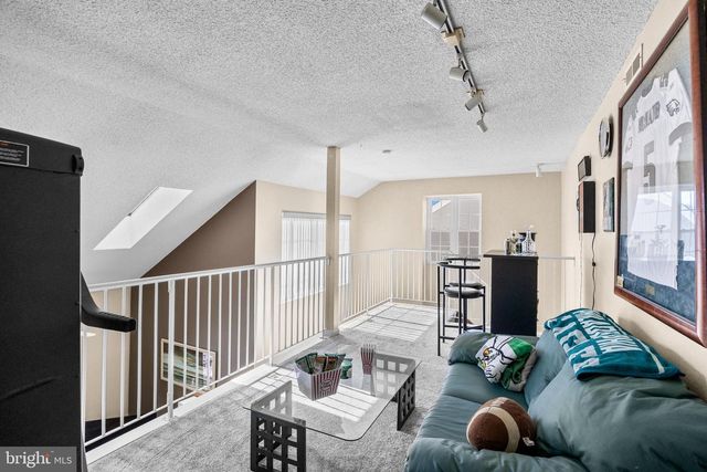 606-B SAXONY DR, Mount Laurel, NJ 08054