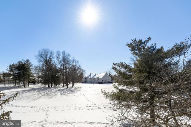 606-B SAXONY DR, Mount Laurel, NJ 08054