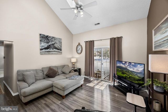 606-B SAXONY DR, Mount Laurel, NJ 08054