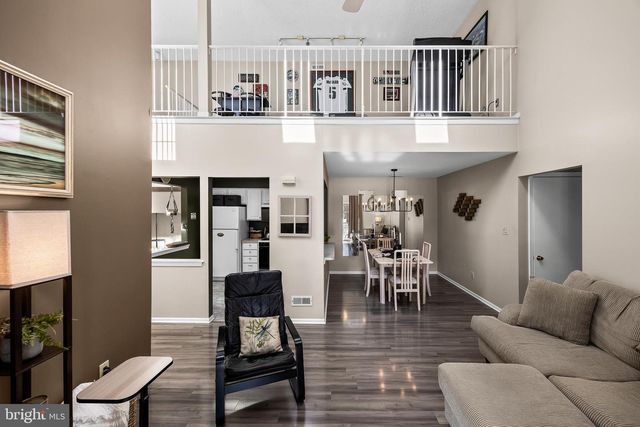 606-B SAXONY DR, Mount Laurel, NJ 08054