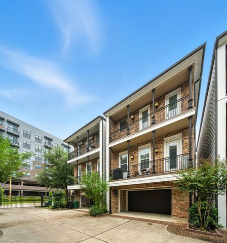 920 W 20th Street B, Houston, TX 77008