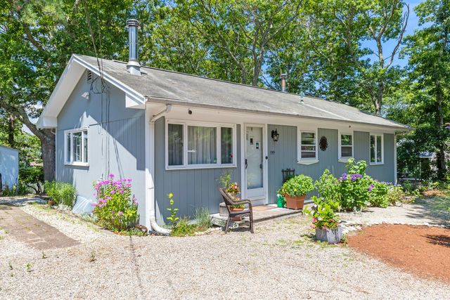 199 Edgewater Drive W, East Falmouth, MA 02536