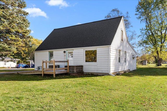 2089 Decorah ROAD, West Bend, WI 53095