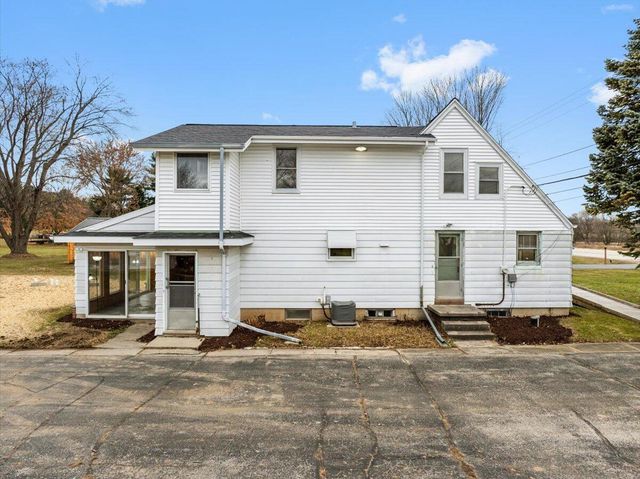 2089 Decorah ROAD, West Bend, WI 53095