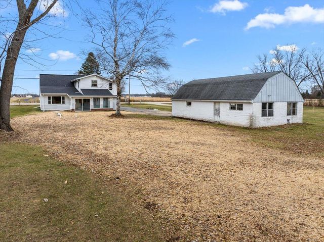 2089 Decorah ROAD, West Bend, WI 53095