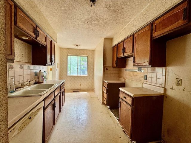 10151 W 96th Terrace, Overland Park, KS 66212