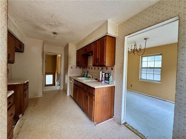 10151 W 96th Terrace, Overland Park, KS 66212