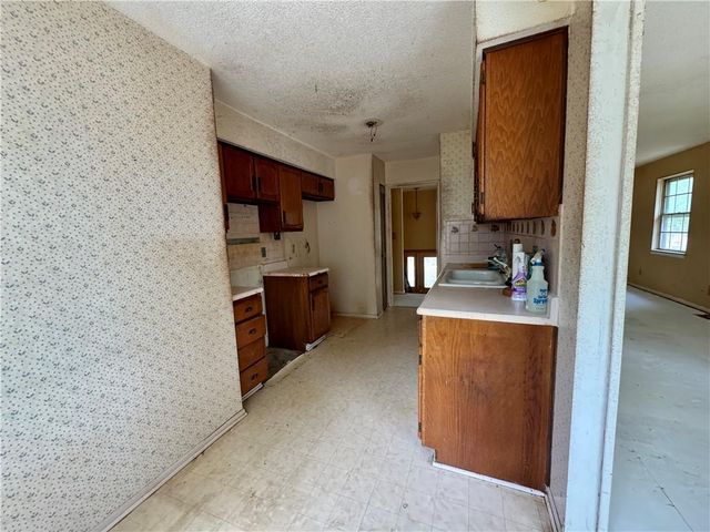 10151 W 96th Terrace, Overland Park, KS 66212
