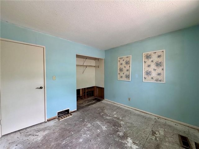 10151 W 96th Terrace, Overland Park, KS 66212