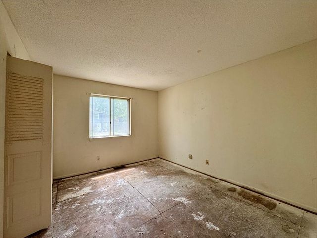 10151 W 96th Terrace, Overland Park, KS 66212