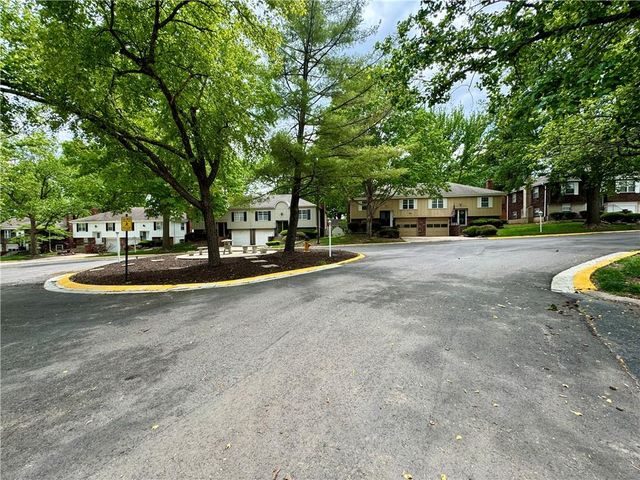 10151 W 96th Terrace, Overland Park, KS 66212