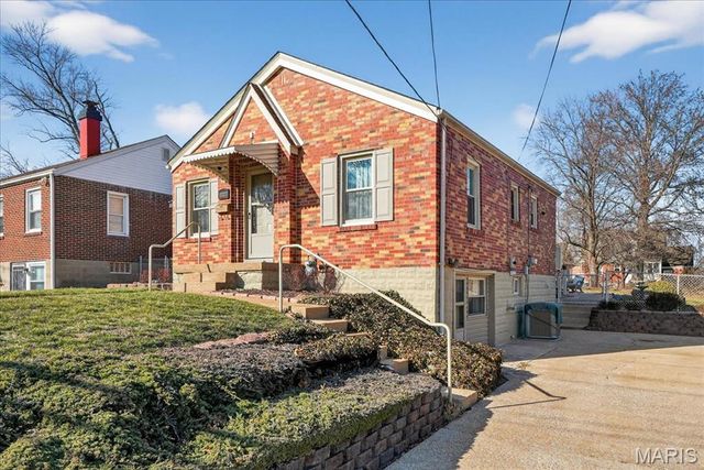 10027 Lackland Road, St Louis, MO 63114