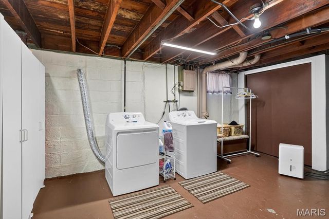 10027 Lackland Road, St Louis, MO 63114