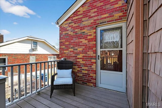 10027 Lackland Road, St Louis, MO 63114