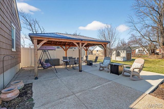 10027 Lackland Road, St Louis, MO 63114