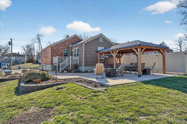 10027 Lackland Road, St Louis, MO 63114