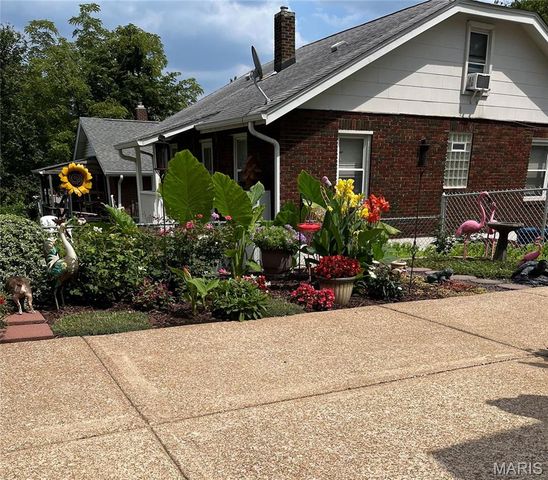 10027 Lackland Road, St Louis, MO 63114