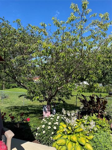 10027 Lackland Road, St Louis, MO 63114