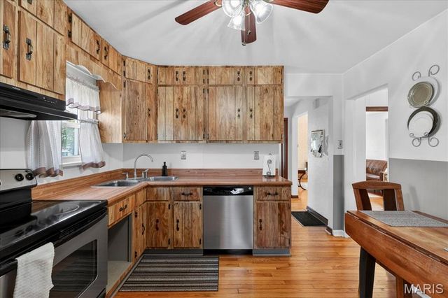 10027 Lackland Road, St Louis, MO 63114