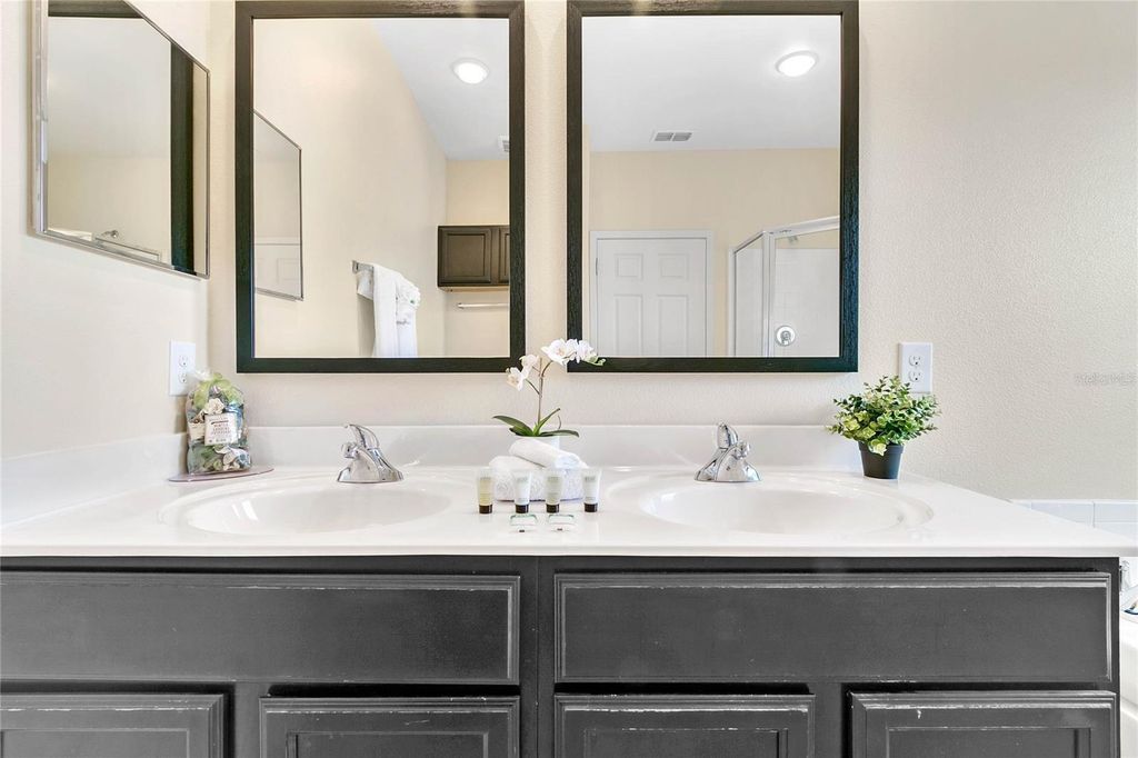 Image 6 of property listing at 2718 CORVETTE LANE, Kissimmee, FL 34746