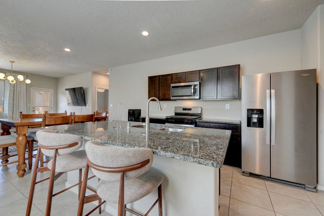 10658 Valedon Lane SW, Albuquerque, NM 87121