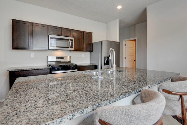 10658 Valedon Lane SW, Albuquerque, NM 87121