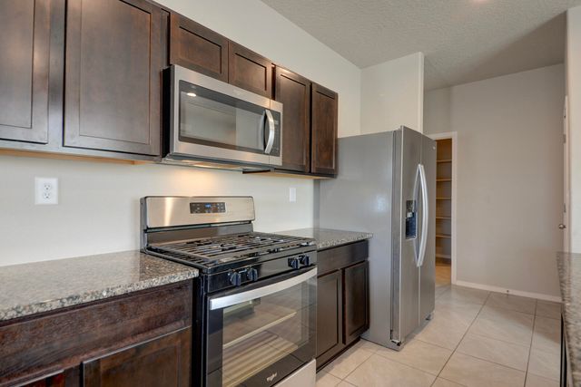 10658 Valedon Lane SW, Albuquerque, NM 87121
