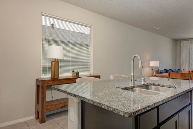 10658 Valedon Lane SW, Albuquerque, NM 87121