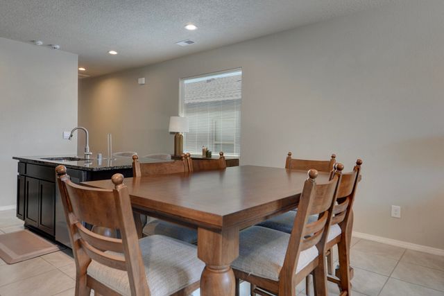 10658 Valedon Lane SW, Albuquerque, NM 87121