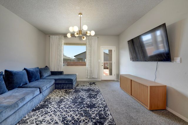 10658 Valedon Lane SW, Albuquerque, NM 87121