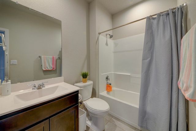 10658 Valedon Lane SW, Albuquerque, NM 87121