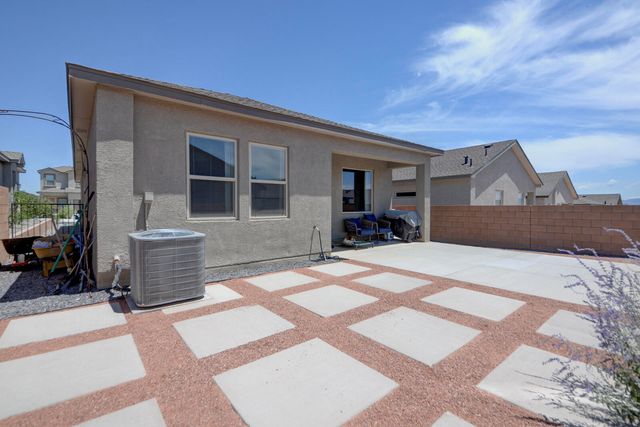 10658 Valedon Lane SW, Albuquerque, NM 87121