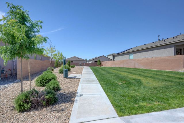 10658 Valedon Lane SW, Albuquerque, NM 87121