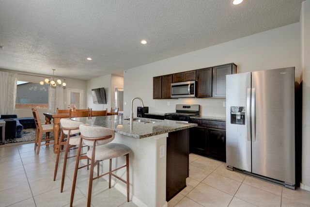 10658 Valedon Lane SW, Albuquerque, NM 87121