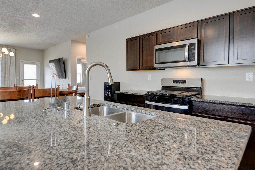 Image 13 of property listing at 10658 Valedon Lane SW, Albuquerque, NM 87121