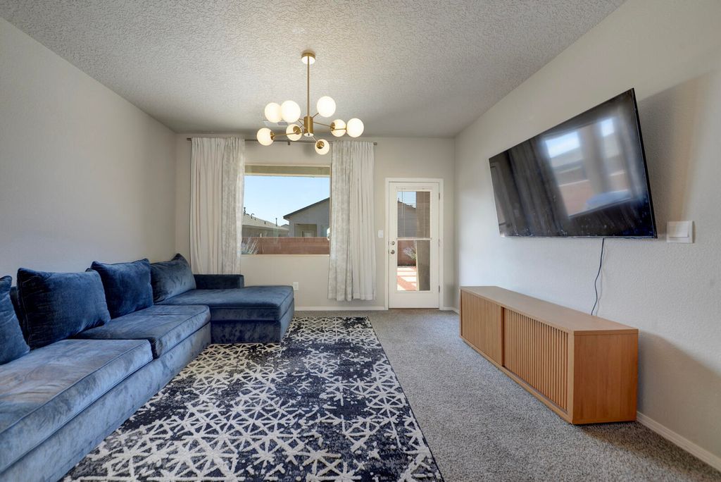 Image 18 of property listing at 10658 Valedon Lane SW, Albuquerque, NM 87121