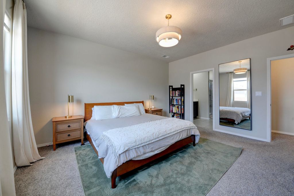 Image 21 of property listing at 10658 Valedon Lane SW, Albuquerque, NM 87121