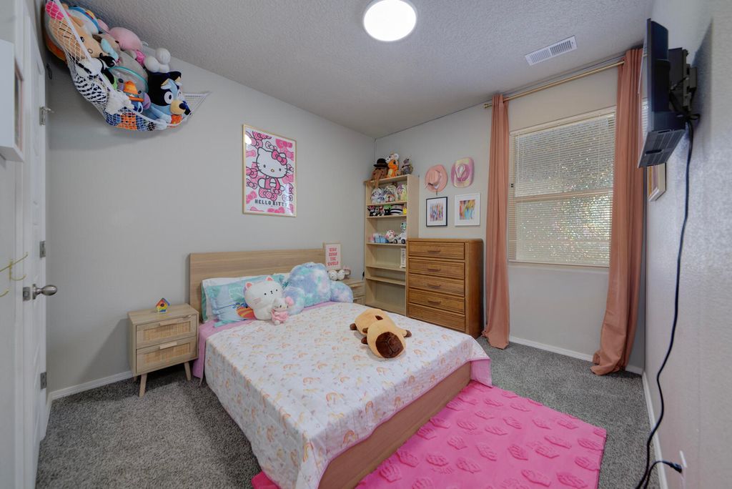 Image 26 of property listing at 10658 Valedon Lane SW, Albuquerque, NM 87121