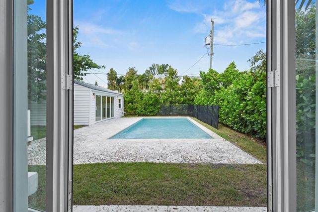 845 Sunset Road, West Palm Beach, FL 33401