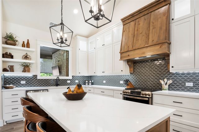 704 Abbey Road, Van Alstyne, TX 75495