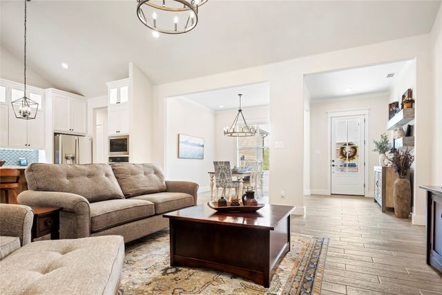 704 Abbey Road, Van Alstyne, TX 75495