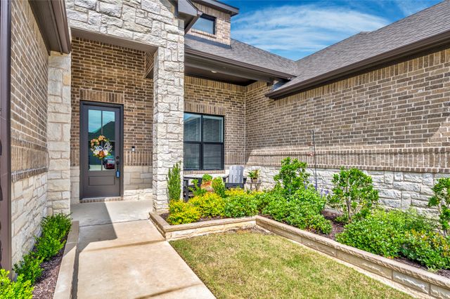 704 Abbey Road, Van Alstyne, TX 75495