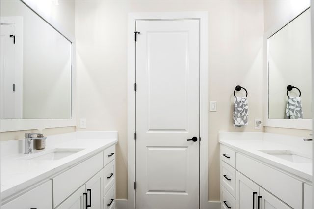 704 Abbey Road, Van Alstyne, TX 75495