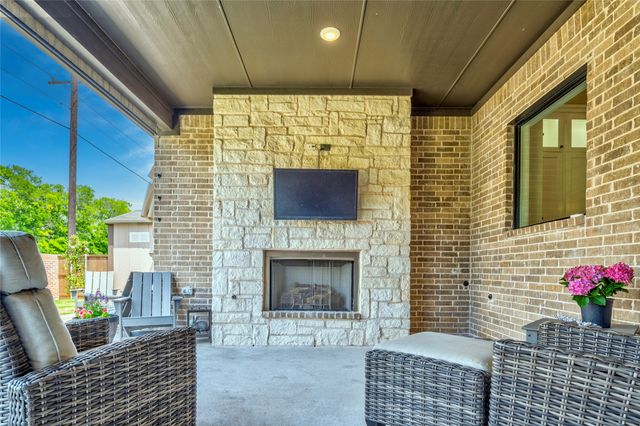704 Abbey Road, Van Alstyne, TX 75495