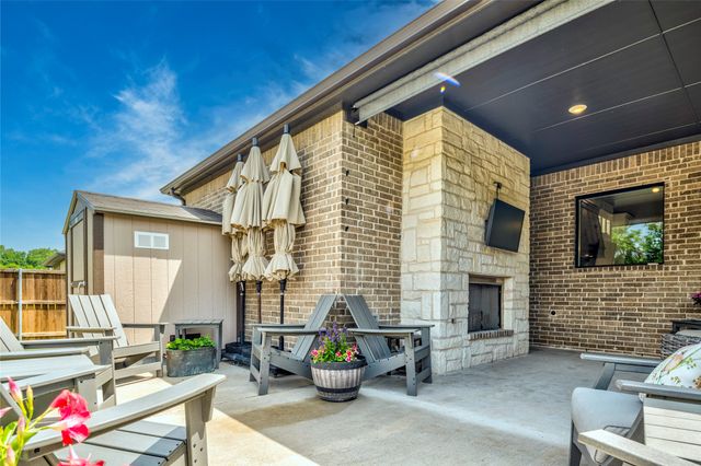 704 Abbey Road, Van Alstyne, TX 75495