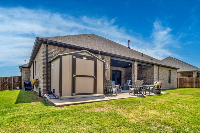 704 Abbey Road, Van Alstyne, TX 75495