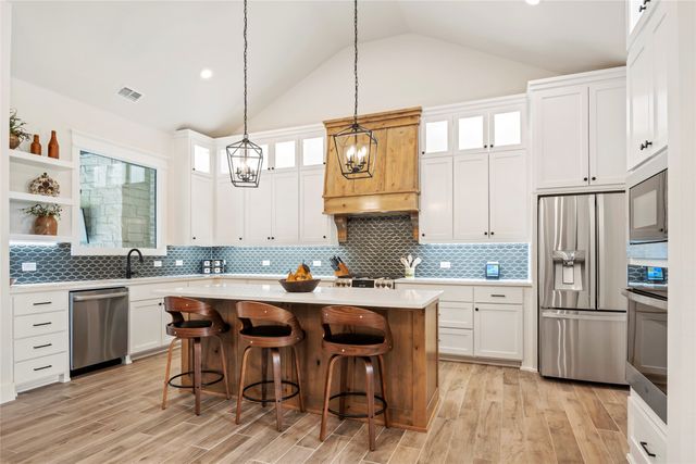 704 Abbey Road, Van Alstyne, TX 75495