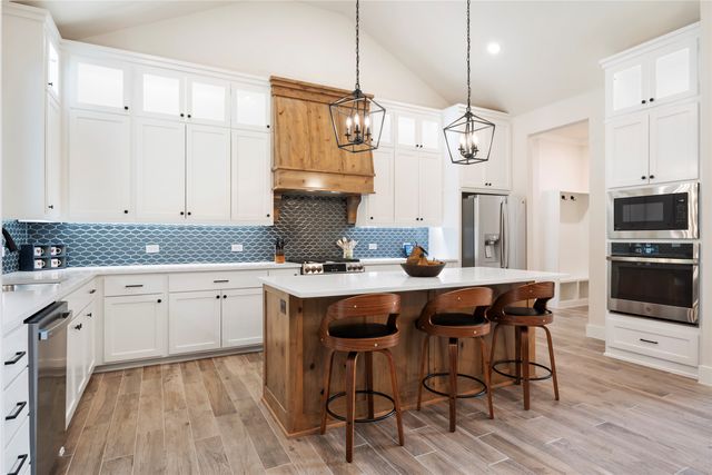 704 Abbey Road, Van Alstyne, TX 75495