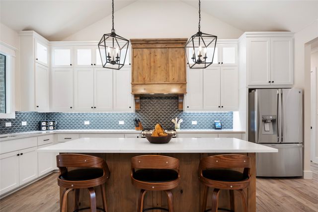704 Abbey Road, Van Alstyne, TX 75495