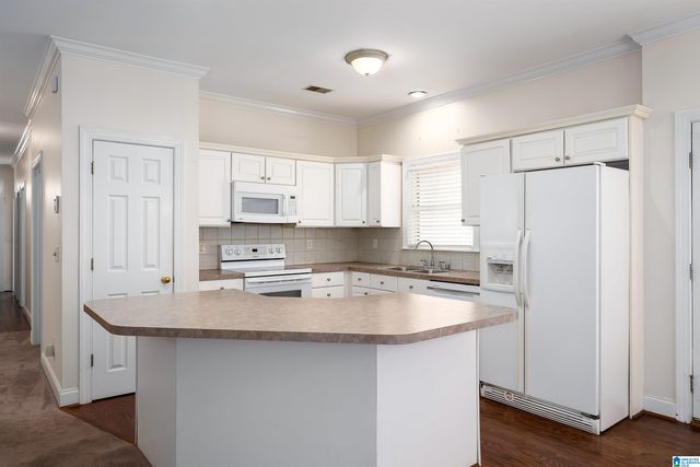 653 VILLAGE CREST CIRCLE, Hoover, AL 35226